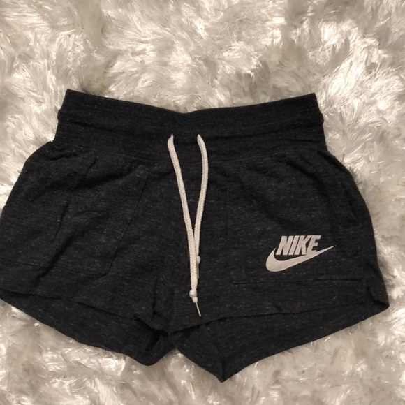 Nike shorts size xs - Picture 2 of 3